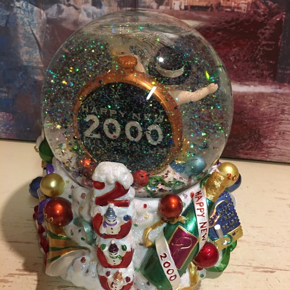 Christopher Radko Musical Snow Globe - Picture 6 of 12